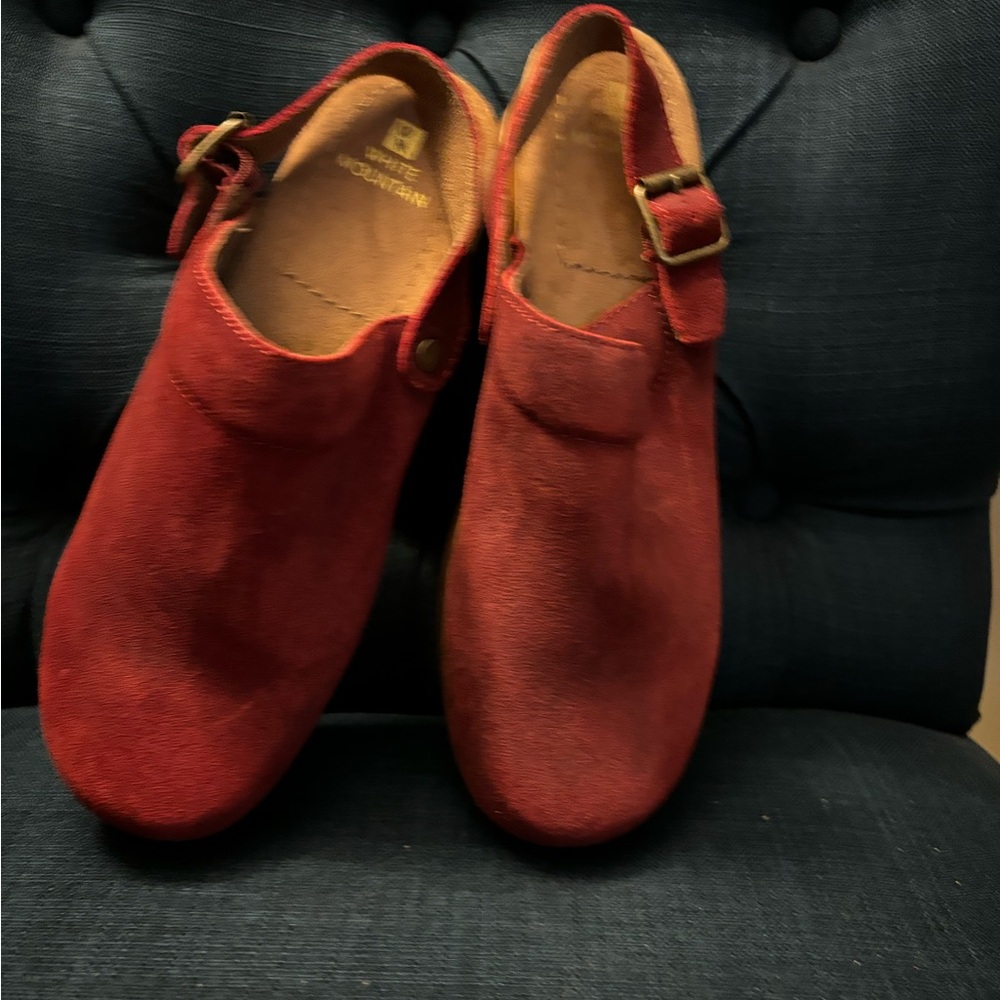 Womens NWOT White Mountain 9.5 maroon clog - Excellent